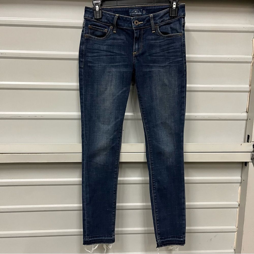 Lucky Brand Women’s Lolita Skinny jeans raw hem line size 00‎ / 24